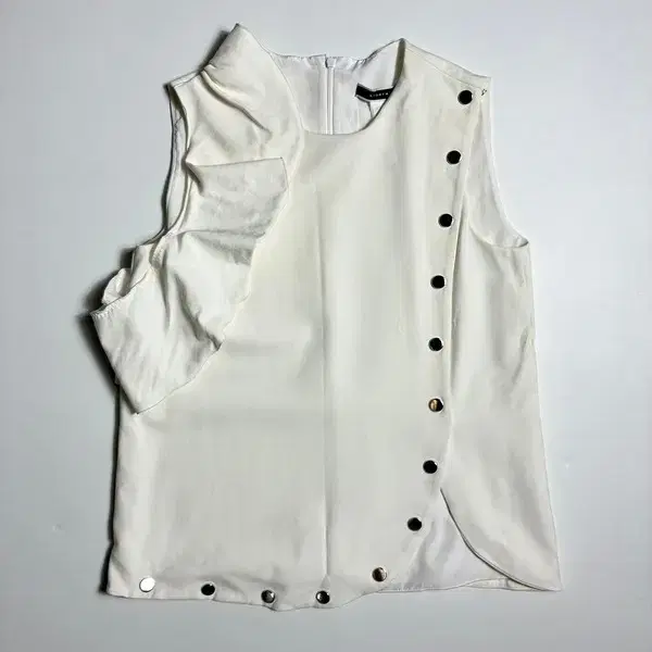 스포츠막스 코드 언발란스 프릴 스냅 민소매 블라우스 탑 R2549