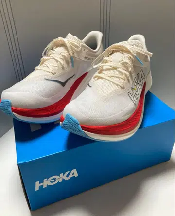호카 로켓 X 3 러닝화
