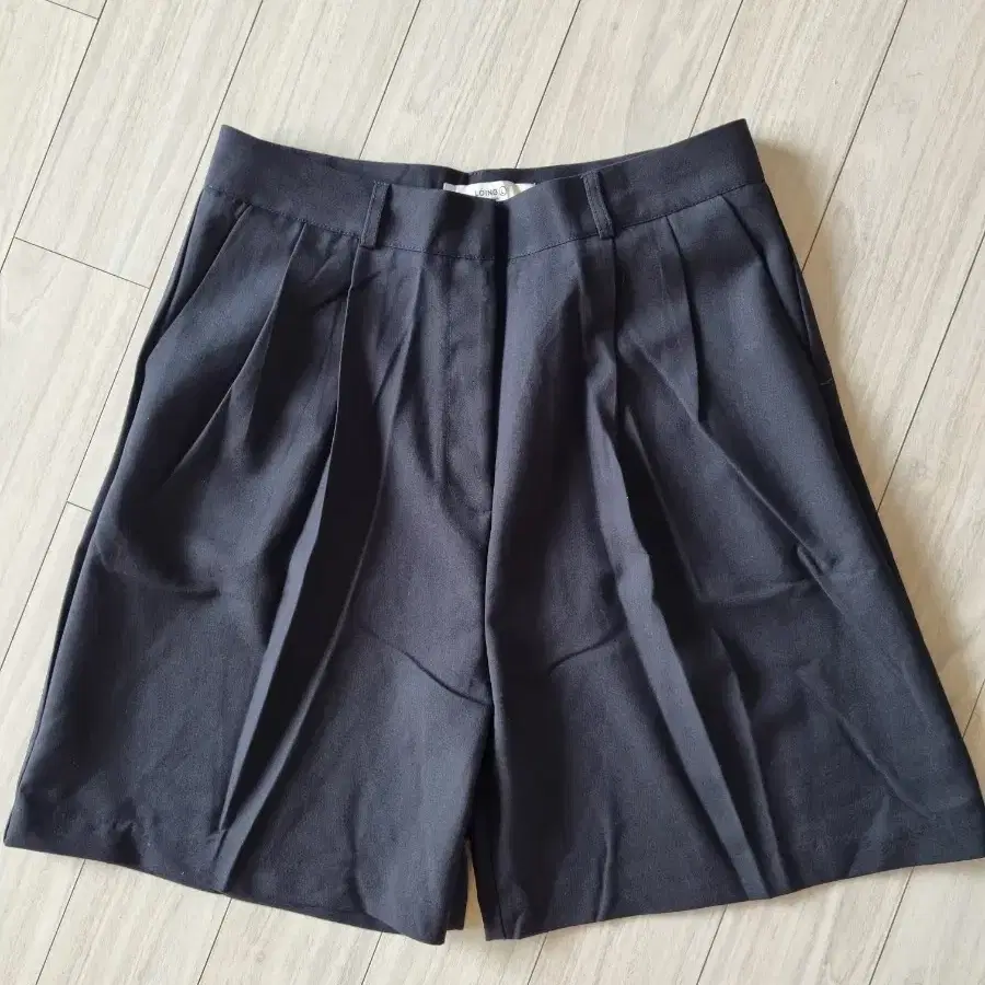 핀턱반바지(새상품)