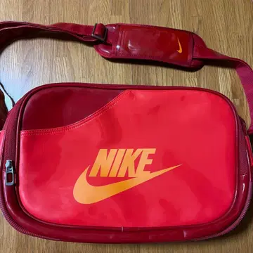 NIKE 에나멜 숄더백 레드 오렌지
