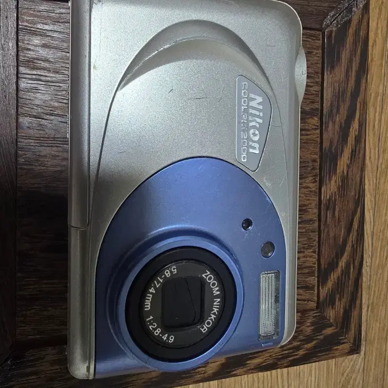 니콘 쿨픽스 2000 카메라