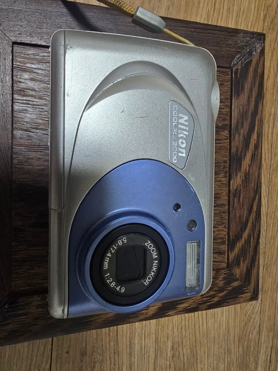 니콘 쿨픽스 2000 카메라
