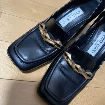 JIMMY CHOO 체인 장식 로퍼 펌프스 블랙