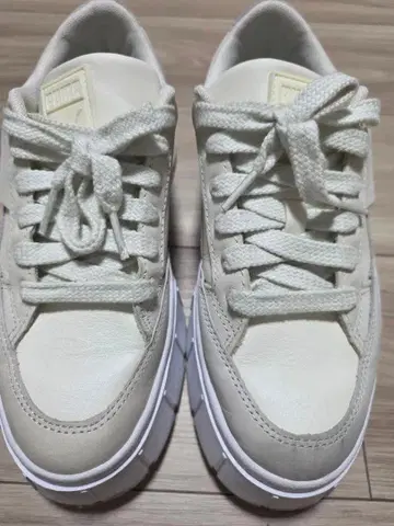 PUMA 통굽 스니커즈 화이트 여성용 24cm