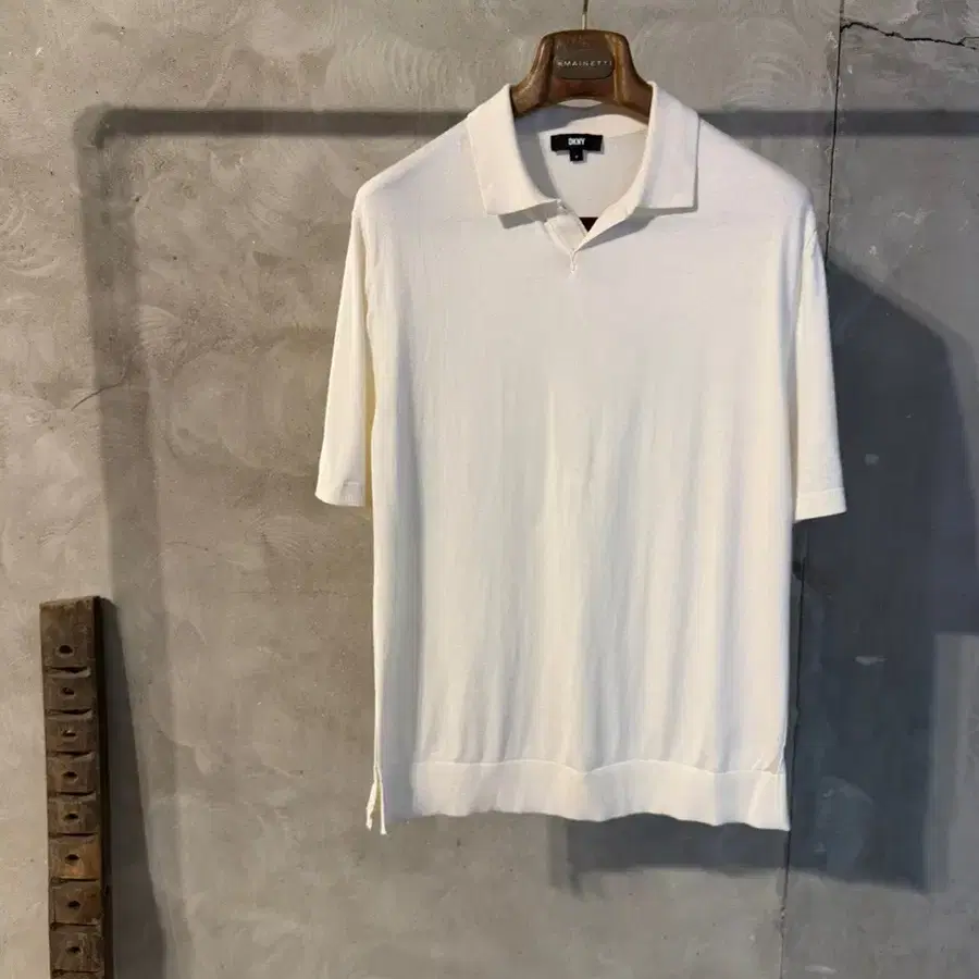 Dkny 오픈카라 반팔니트 남성100