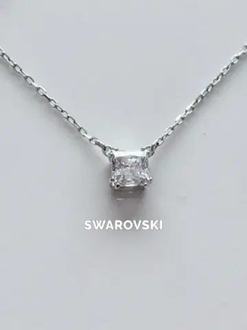 SWAROVSKI 아뜨락뜨 목걸이 싱글 스톤