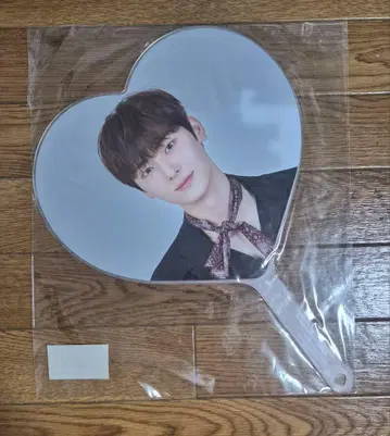 NU'EST LOVE PAGE 미뇽 MINHYUN 부채 워너원 4