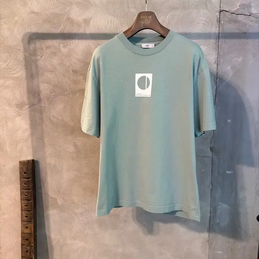클로즈드 크루넥 반팔티셔츠 남성100