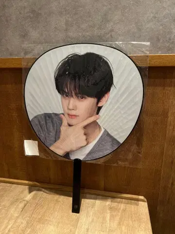 AND2BLE GYUVIN 김규빈 부채