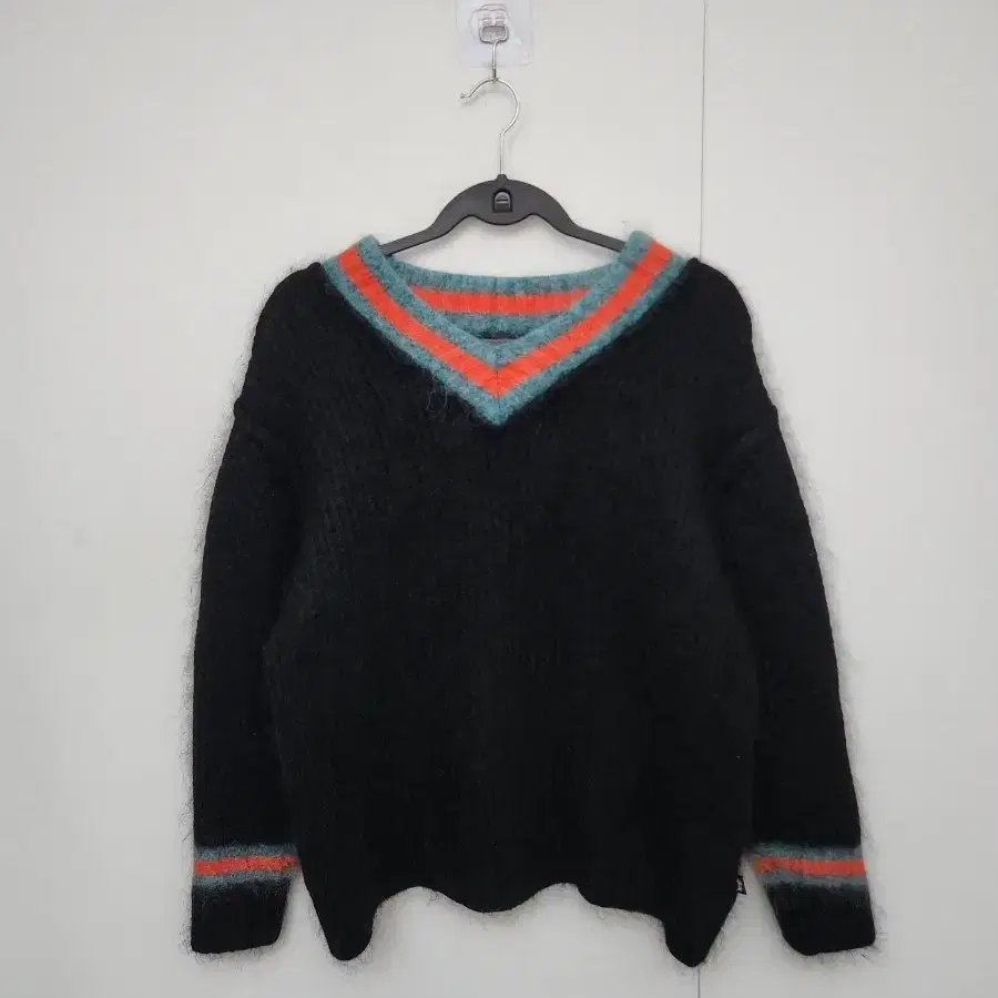 [STUSSY 스투시] 105 여 브이넥니트
