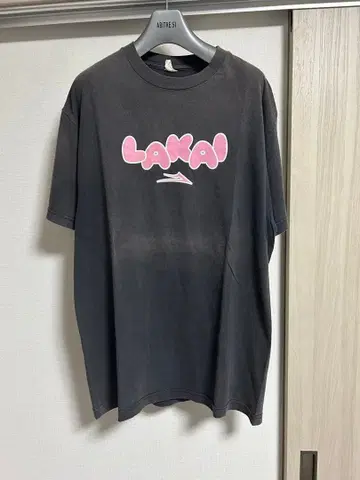 Lakai T셔츠 차콜 그레이 핑크 로고