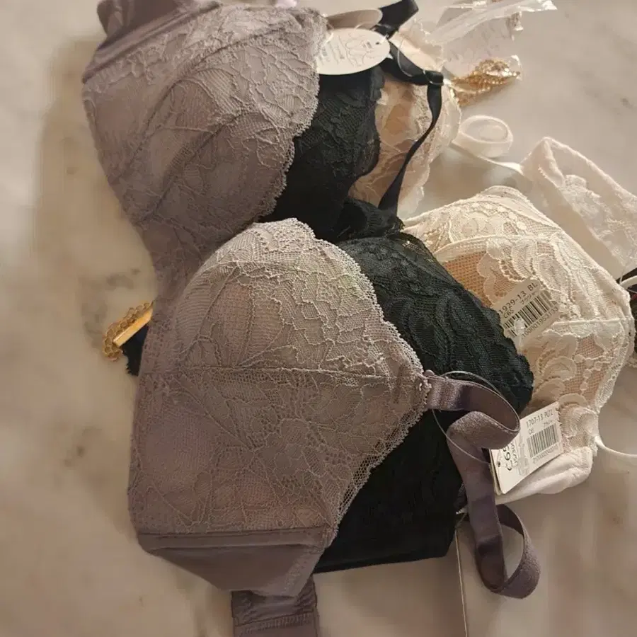 에메필 레이스 브라 65C