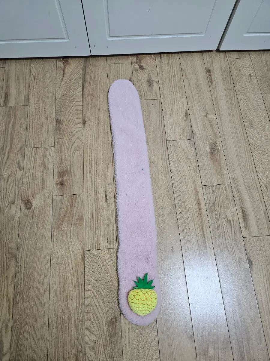 파인애플 포인트 핑크 퍼 목도리