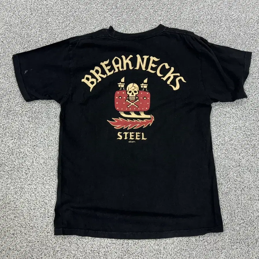 BREAKNECKS 반팔티