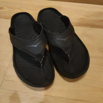 HOKA 회복 샌들