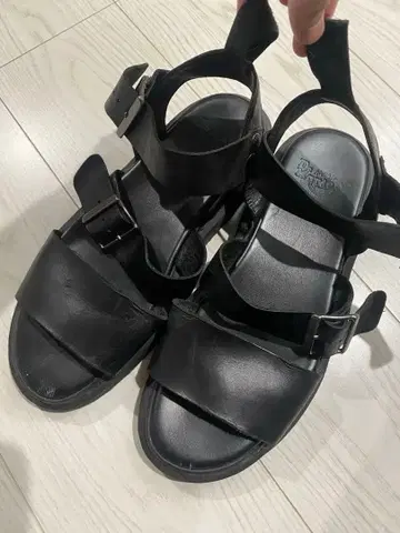 닥터 마틴 가죽 샌들 블랙