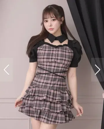 pium 컷 아웃 크로스 티어드 원피스