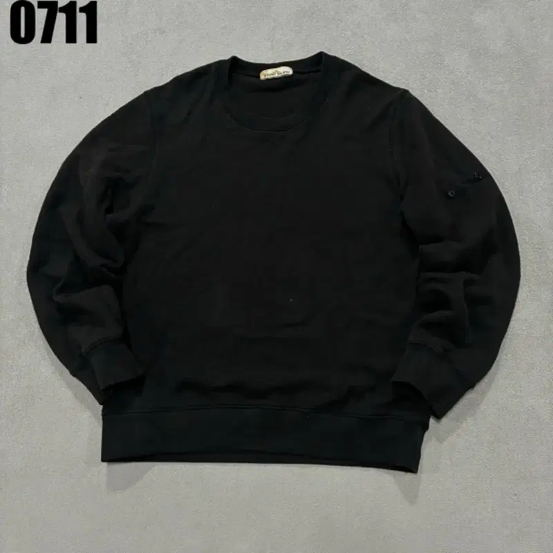 스톤아일랜드 맨투맨 블랙 정품 105