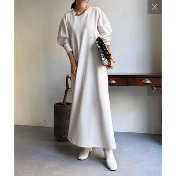 화이트 롱 원피스 티셔츠 긴팔 Dou Dou