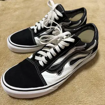 VANS 반스 올드스쿨 블랙 화이트 프레임 파이어 패턴 27.5