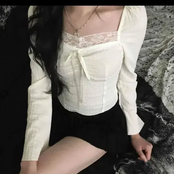 에이블리 레이스 퍼프 티셔츠