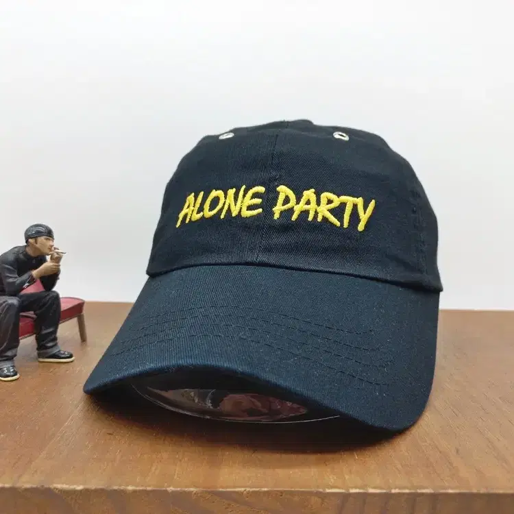 드링크스캔코드 ALONE PARTY 자수 캐주얼 모자 블랙 옐로우