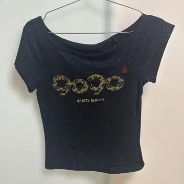 9090 girl Logo OffShoulder Glitter 티셔츠