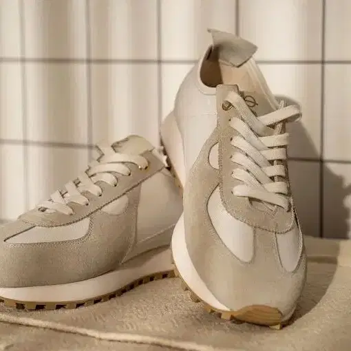 플림스(PLIMSS) 베이지 스웨이드 스니커즈