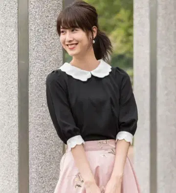 바이컬러 스캘럽 옷깃 블라우스 [ umine 유미네 ]