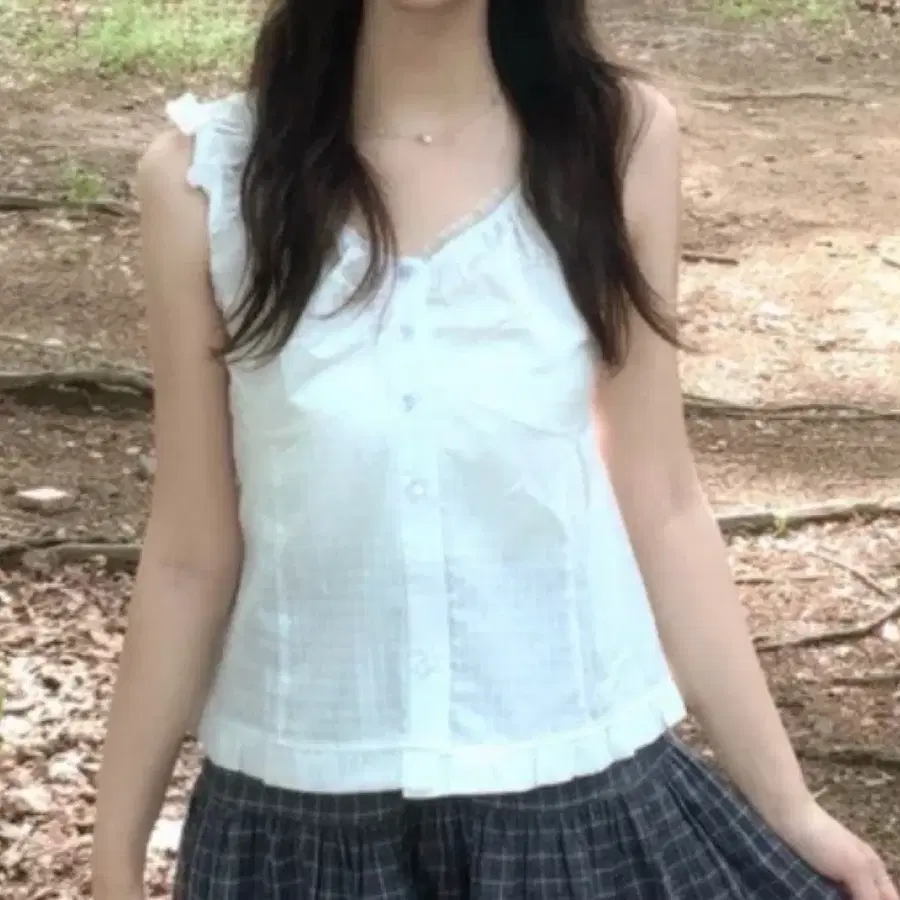 에이블리 이솝 체크 프릴 나시 투웨이 퍼프 블라우스 지그재그