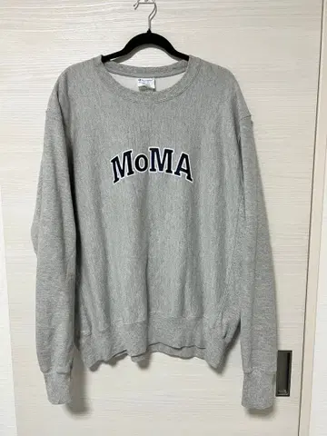 Champion MoMA Reverse Weave 맨투맨 그레이