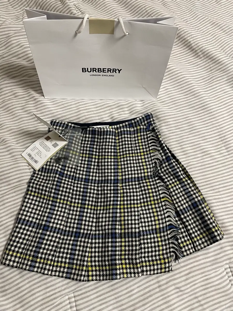 버버리 키즈 정품 미니 랩스커트