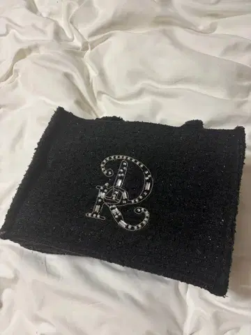 다리치 비쥬 로고 트위드 토트백 블랙