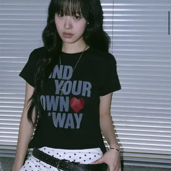언타이틀 서울 웨이파인더 크롭 반팔 블랙