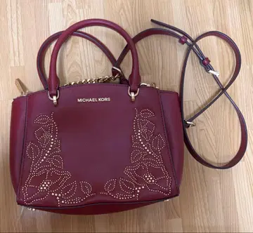 MICHAEL KORS 스터드 숄더백 보르도
