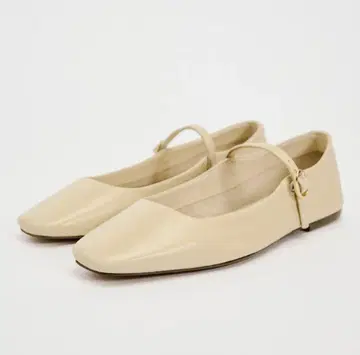ZARA 가죽 플랫 발레 슈즈