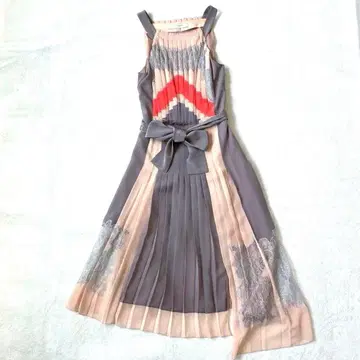 새상품급 BCBG RUNWAY 드레스 라인 플리츠 원피스