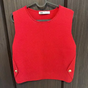 ZARA 레드 니트 베스트 골드 버튼