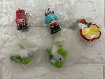 산리오 가챠가챠 마이멜로디 키키라라 헬로키티 시나몬 시나모 네잎클로버