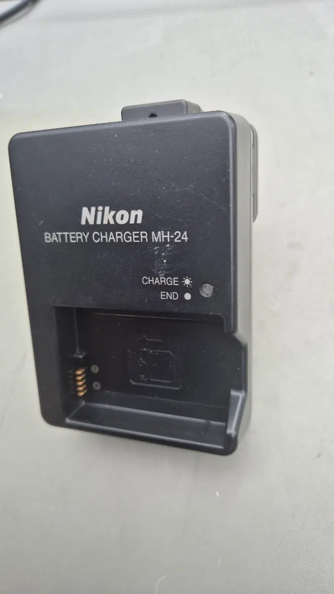 니콘 NIKON MH-24 배터리 충전기