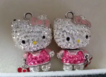 SWAROVSKI Hello Kitty 큐빅 참 2세트