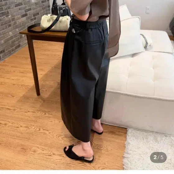 하이넥 타이 텐셀 블라우스 브라운