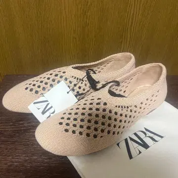 택 포함 새상품 ZARA 니트 플랫슈즈 베이지