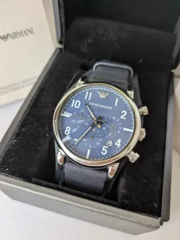 상자 없음 할인 새상품급 레어 EMPORIOARMANI AR1829 작동품