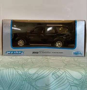 WELLY 2002 캐딜락 에스컬레이드 1:24