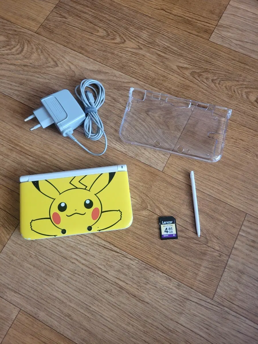 닌텐도 3DS xl  피카츄 에디션 본체[포뱅] + 충전기 + 케이스