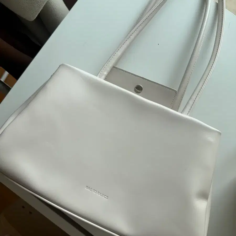 BAG TO BASICS 숄더백 페일베이지