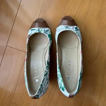 DIANA WELL FIT 웨지솔 펌프스 꽃무늬