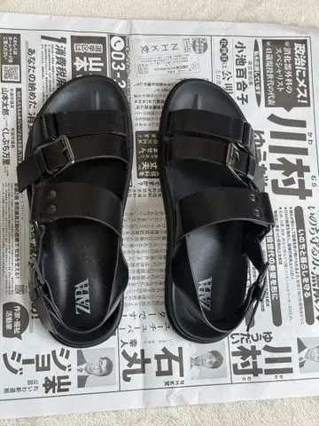 ZARA 블랙 스트랩 샌들