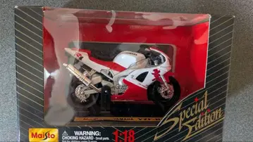 Maisto YAMAHA YZF-R1 1/18